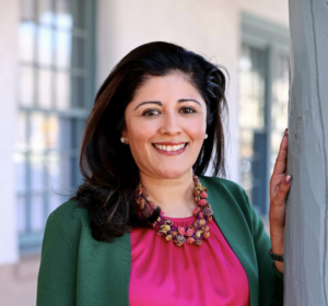 headshot of Evelyn Barahona